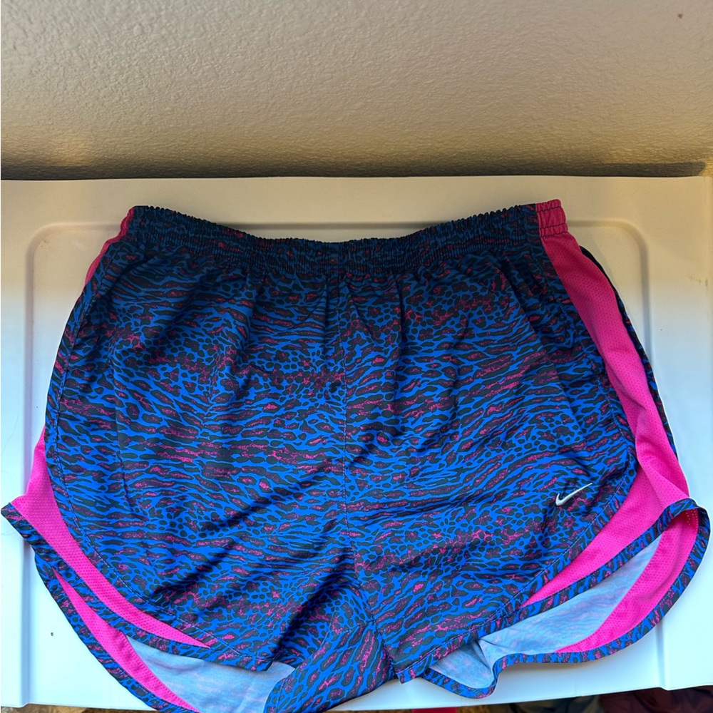 Nike shorts- M